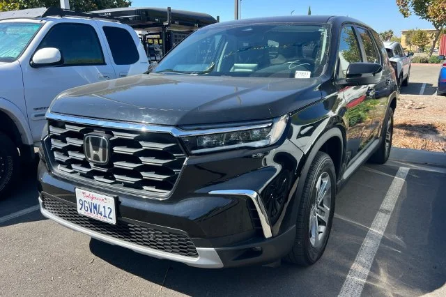 Used 2023  Honda EX-L image 2