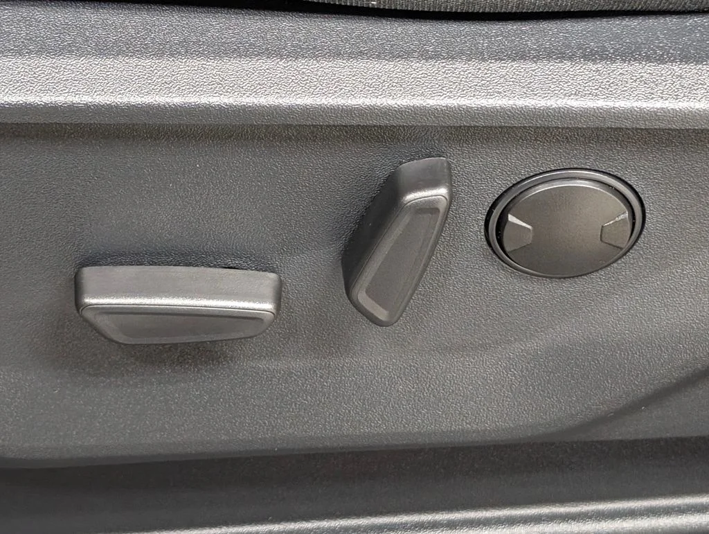 New 2026 Iconic Silver Metallic Ford XLT image 15