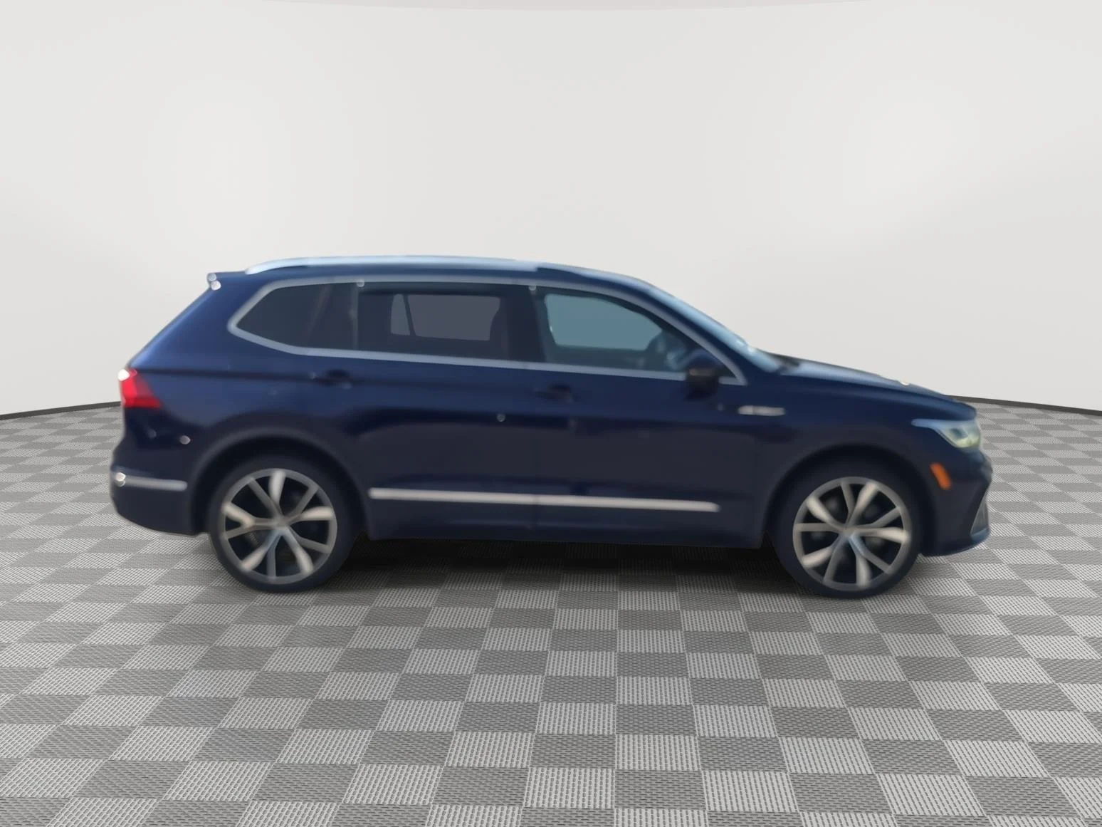 Used 2022  Volkswagen SEL R-Line image 8