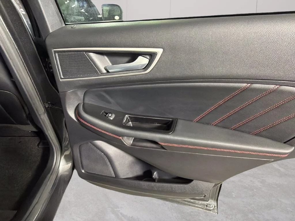 Used 2020 Gray Ford ST Line image 32