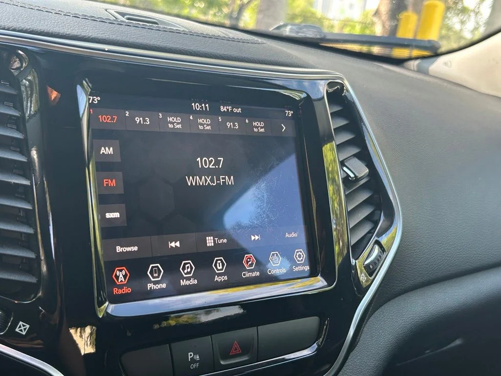 Used 2019 Gray Jeep Limited image 23