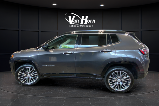 Used 2022 Granite Crystal Metallic Clearcoat Jeep Limited image 4