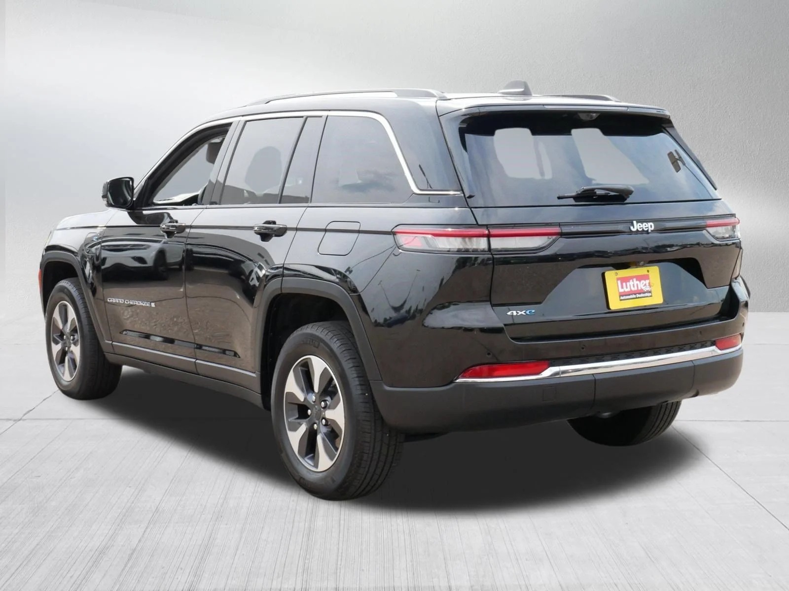 Used 2023 Diamond Black Crystal Pearlcoat Jeep  image 5