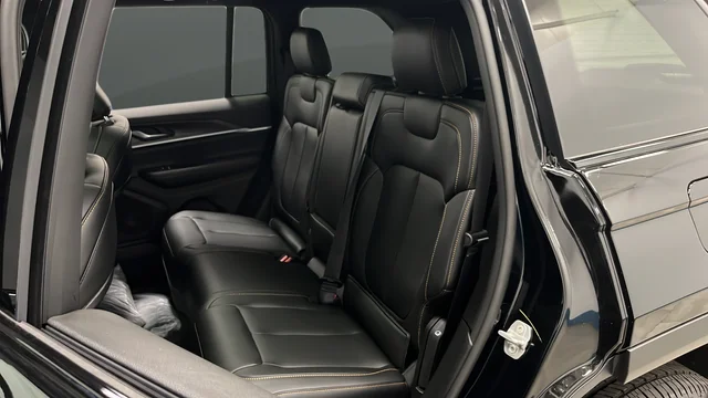 New 2026 Diamond Black Crystal Pearl-Coat Exterior Paint Jeep  image 22
