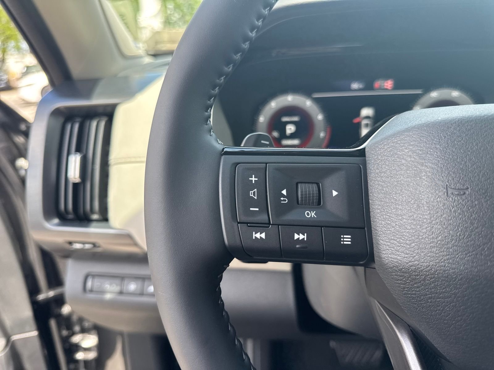 New 2026 Nissan Pathfinder SL 4D Sport Utility