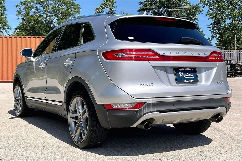 Used 2015 Silver Lincoln Base image 9