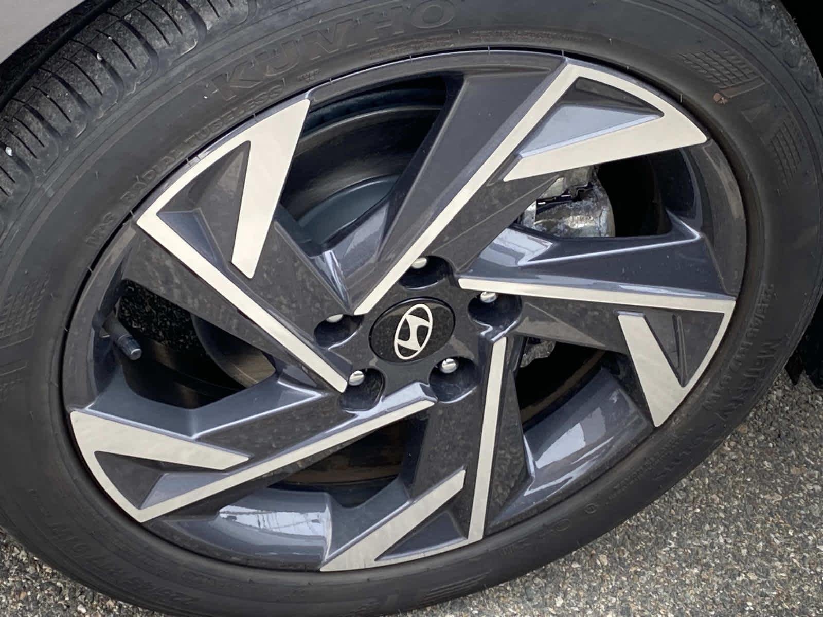 Certified Used 2025 Fluid Metal Hyundai SEL Sport image 22