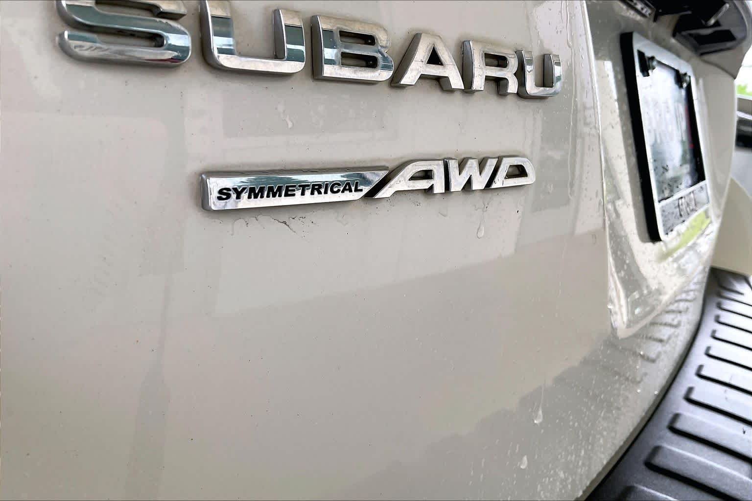 Used 2015 Crystal White Pearl Subaru 2.5i Limited image 9