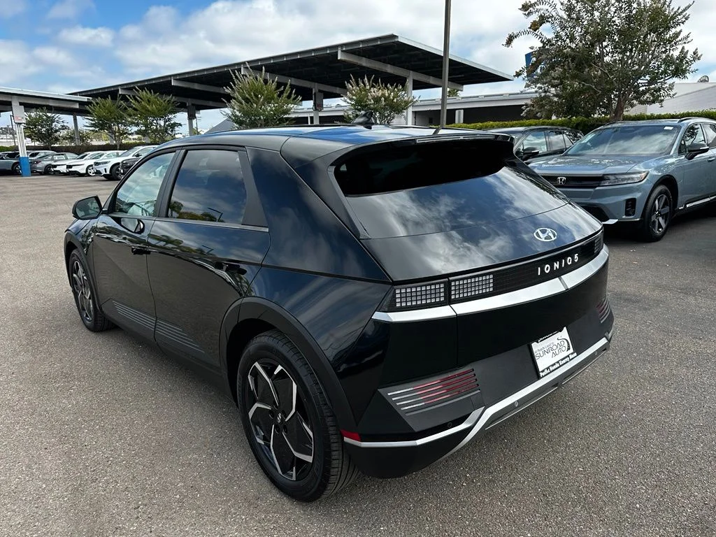 Used 2024 Black Hyundai SEL image 6