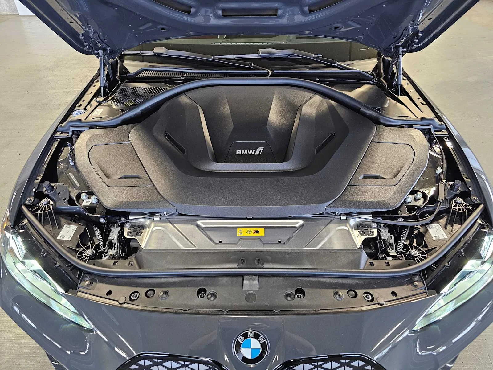 New 2026 Dravit Grey Metallic BMW xDrive40 image 9