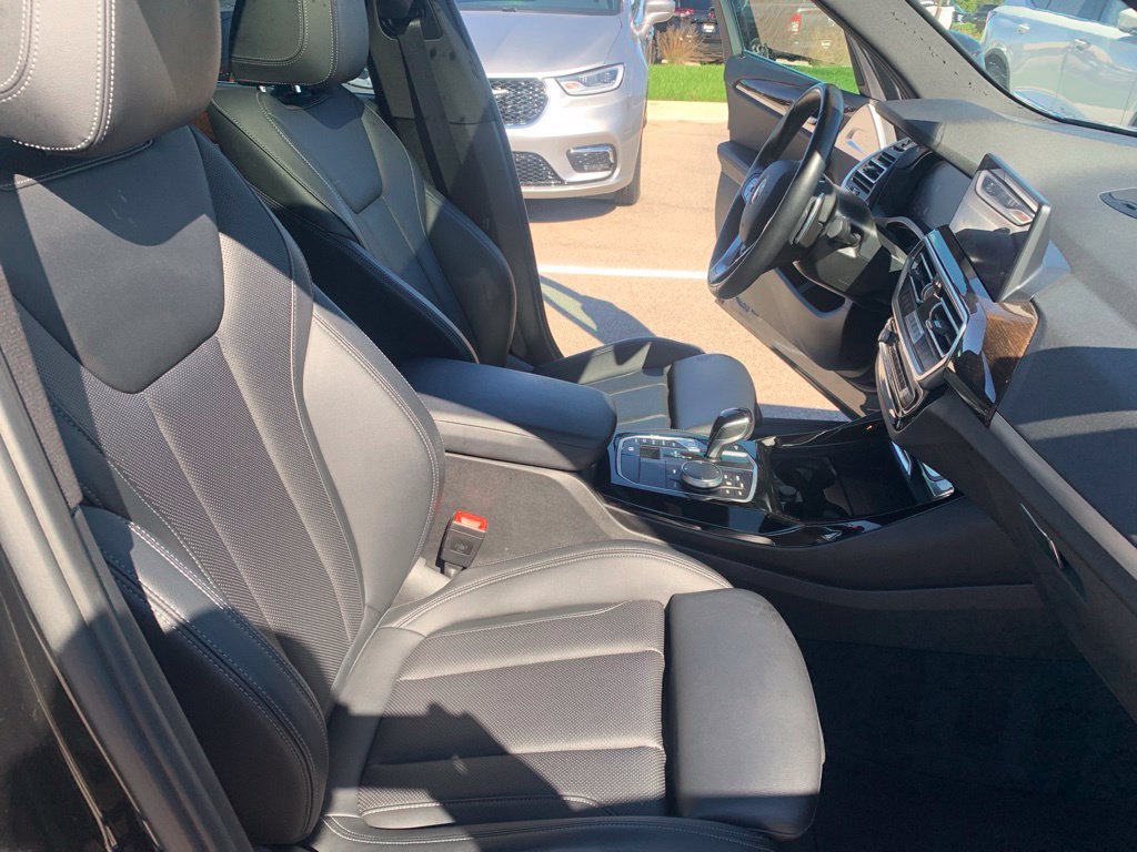 Used 2023 Black BMW xDrive30i image 18