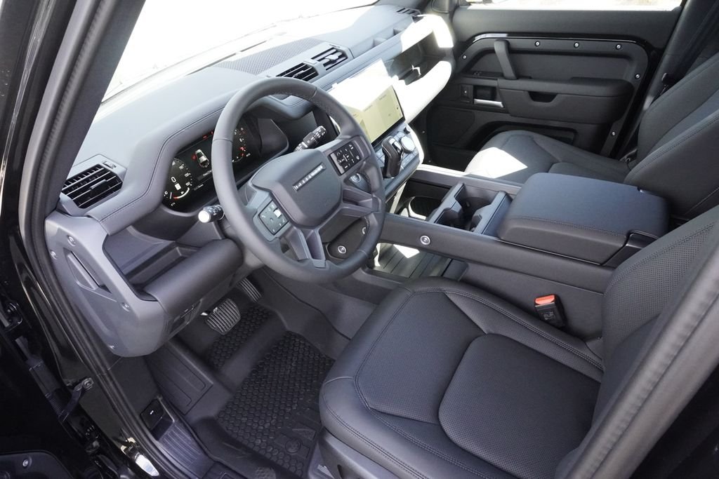 New 2026 Santorini Black Land Rover S image 18