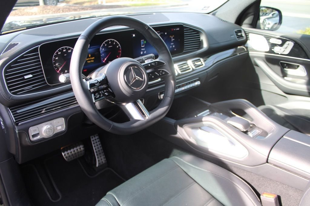 Certified Used 2025  Mercedes-Benz GLS 580 image 4