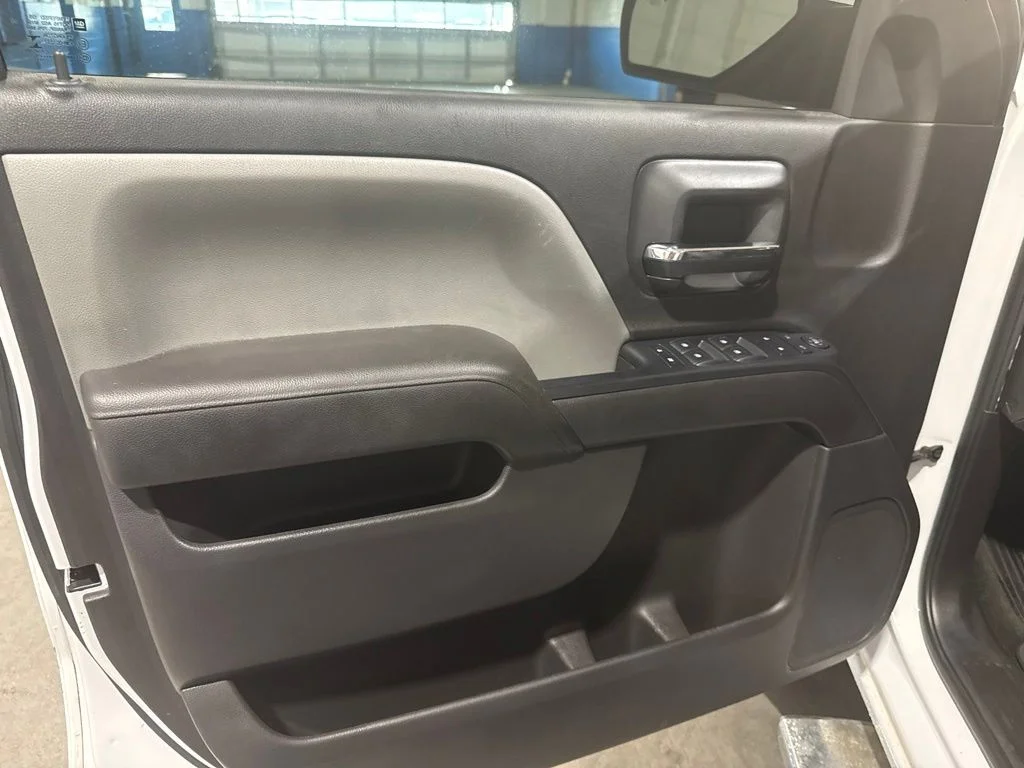 Used 2016 Summit White GMC Base image 29