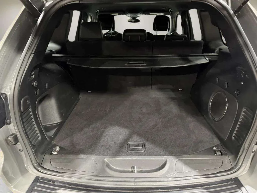 Used 2021 Sting-Gray Clearcoat Jeep Laredo X image 27