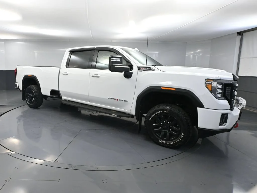 Used 2022 White GMC AT4 image 1