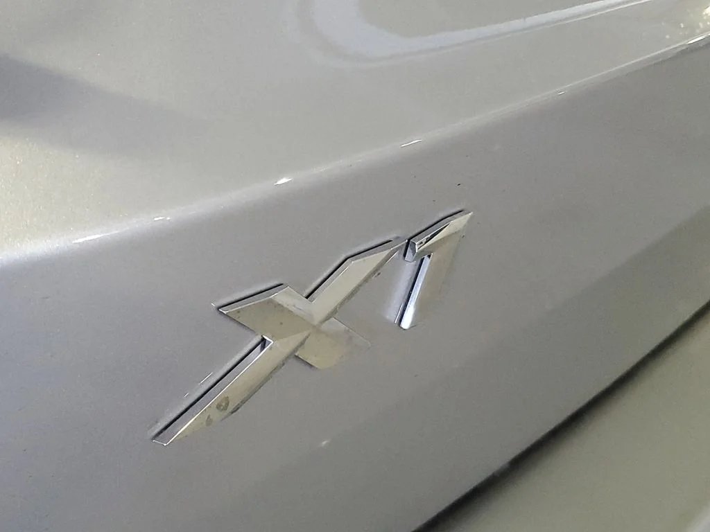 Used 2026 Space Silver Metallic BMW xDrive28i image 6