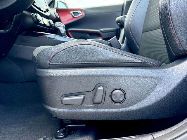 Used 2022 White Kia Turbo image 12