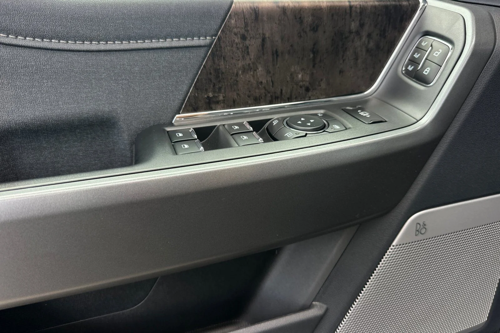 New 2026 Agate Black Metallic Ford F-250® Lariat® image 10