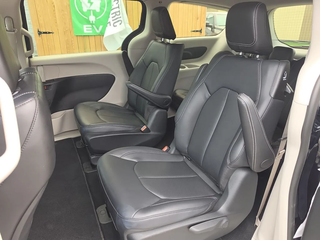 Used 2024 Blue Chrysler Select image 20