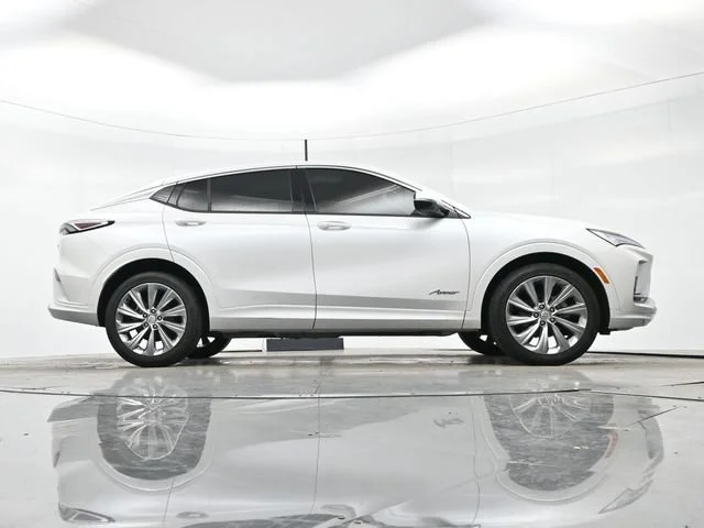 Used 2024 White Frost Tricoat Buick Avenir image 32