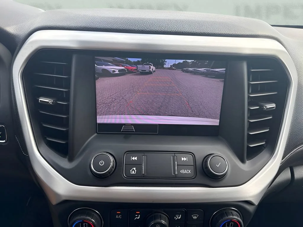 Used 2020 SUMMIT WHITE GMC SLE image 19