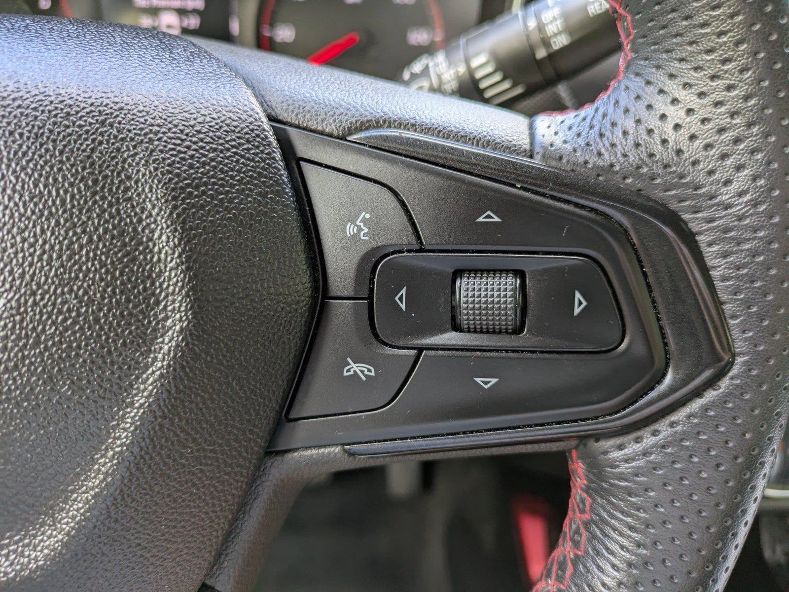 Used 2023 Summit White Chevrolet RS image 25