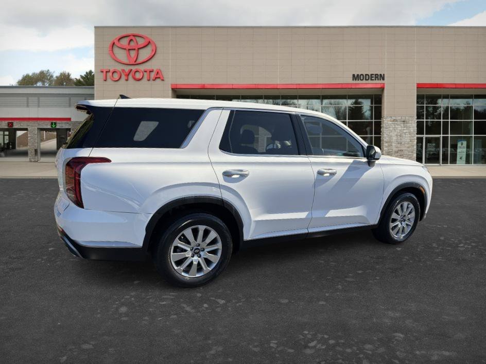 Used 2025 Hyper White Hyundai SE image 5