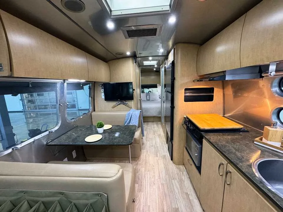 Used 2015  AIRSTREAM  image 13