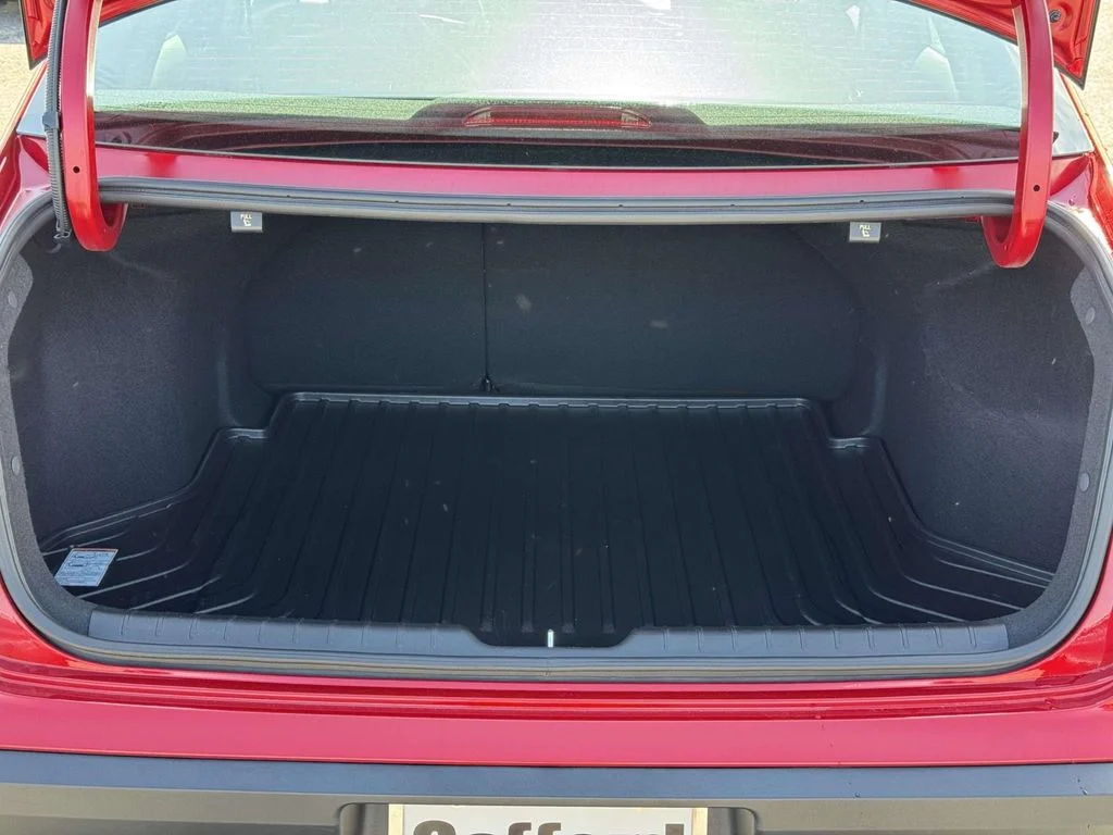 Used 2025 Red Kia LXS image 29