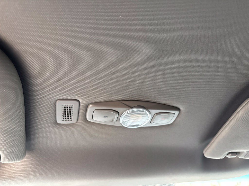 Used 2018  Ford XL image 19