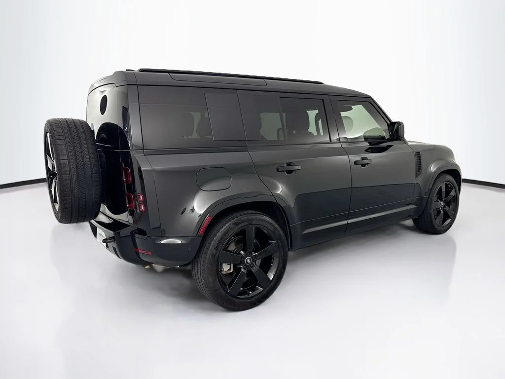 Used 2025 Black Land Rover X-Dynamic SE image 5