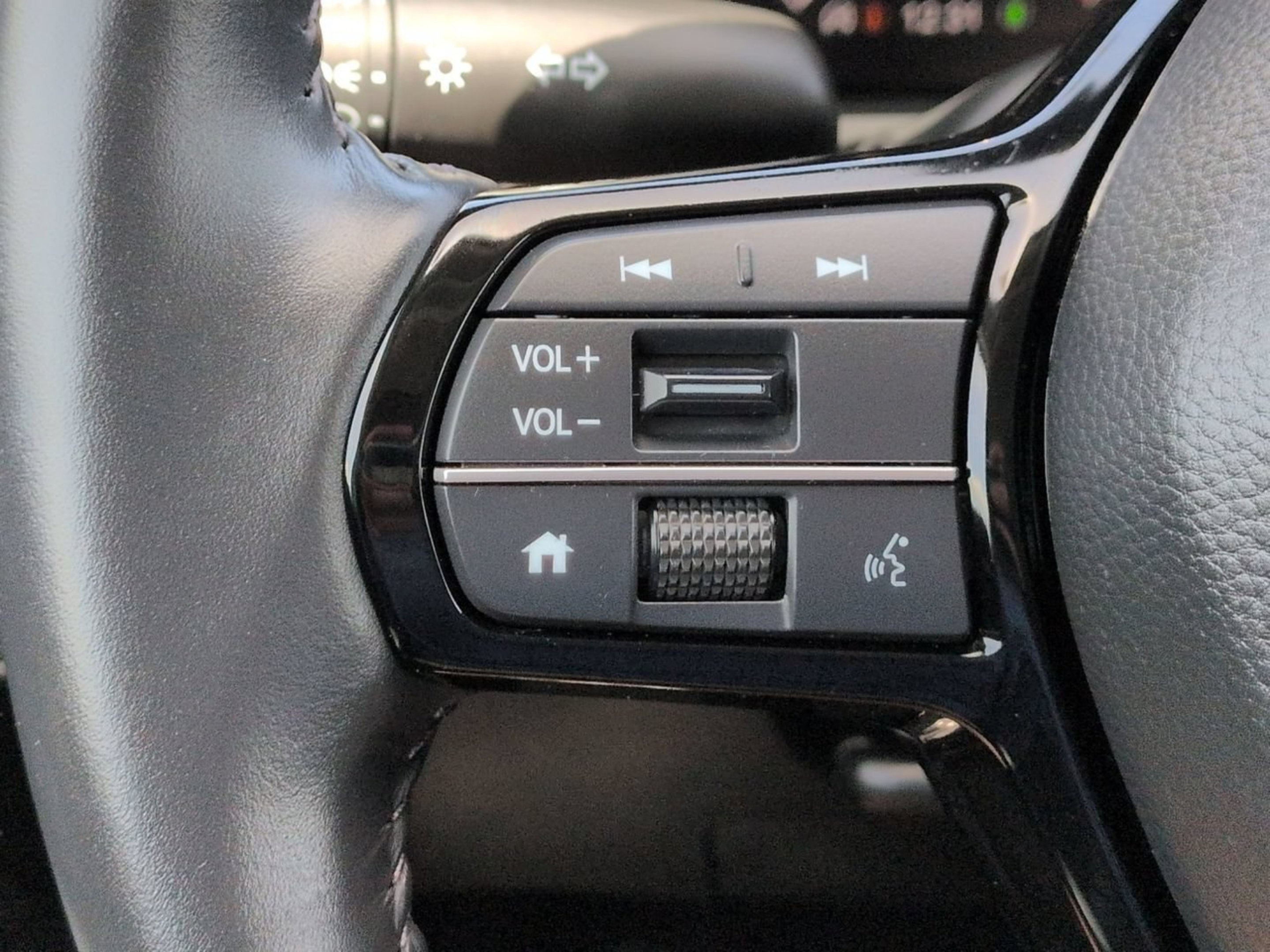 Used 2024 White Honda EX-L image 30