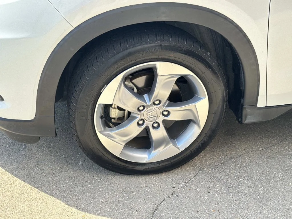 Used 2021 White Honda LX image 6