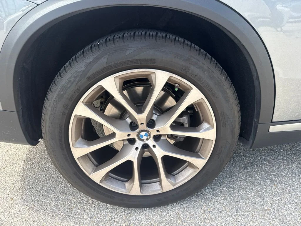 Used 2024 Gray BMW sDrive40i image 12