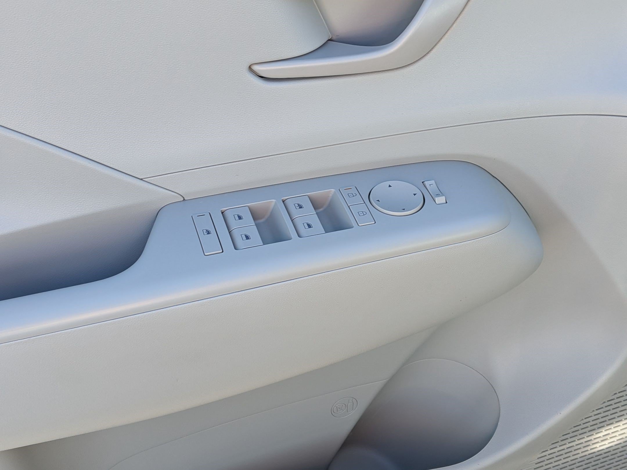 2025 Hyundai Kona SEL - Photo 13