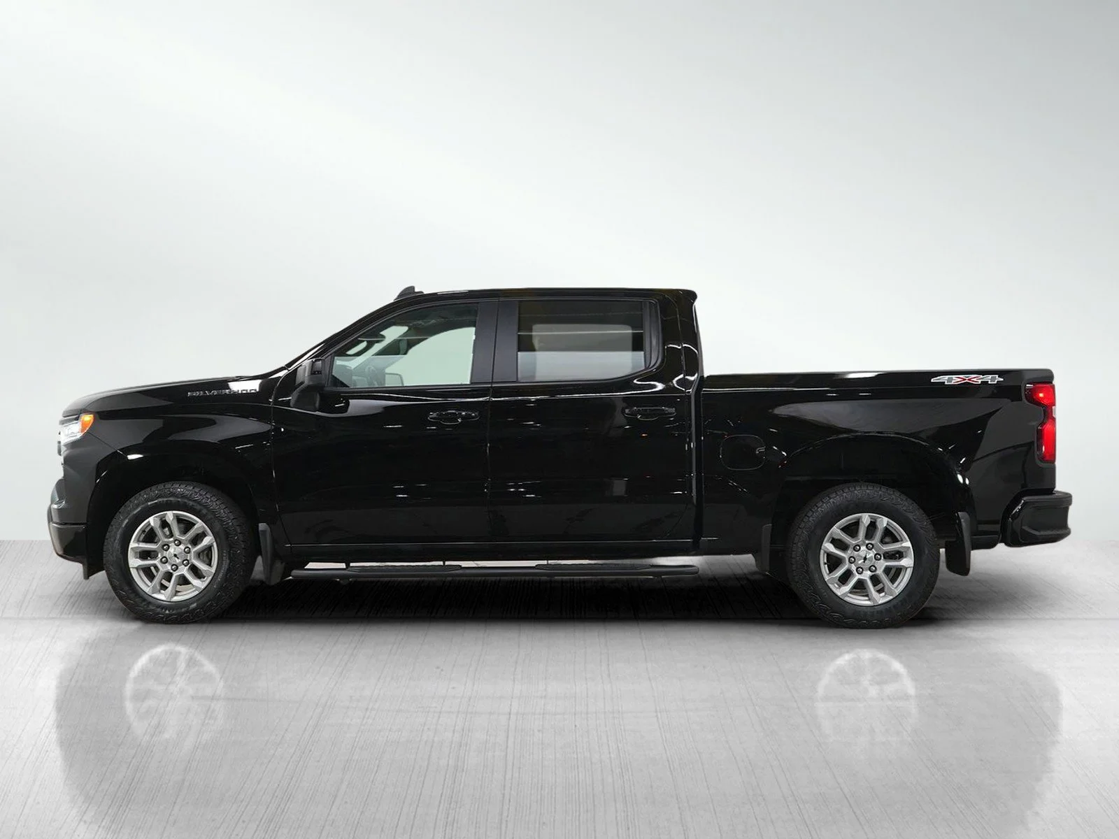 Used 2024 Chevrolet Silverado 1500 RST with VIN 1GCUDEELXRZ168260 for sale in Roseville, Minnesota