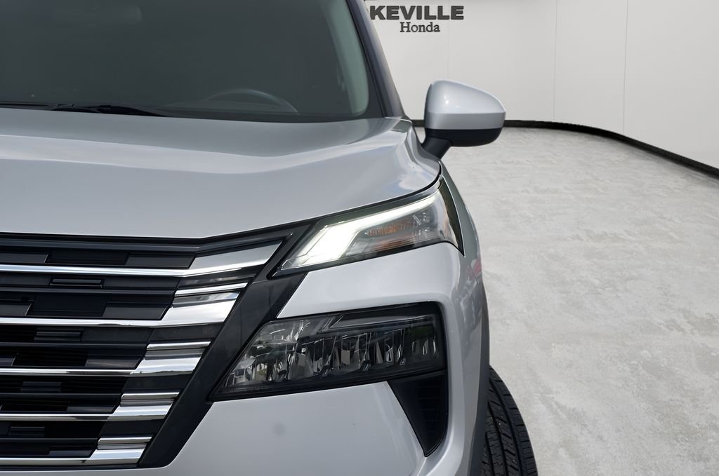 Used 2024 Brilliant Silver Metallic Nissan SV image 5