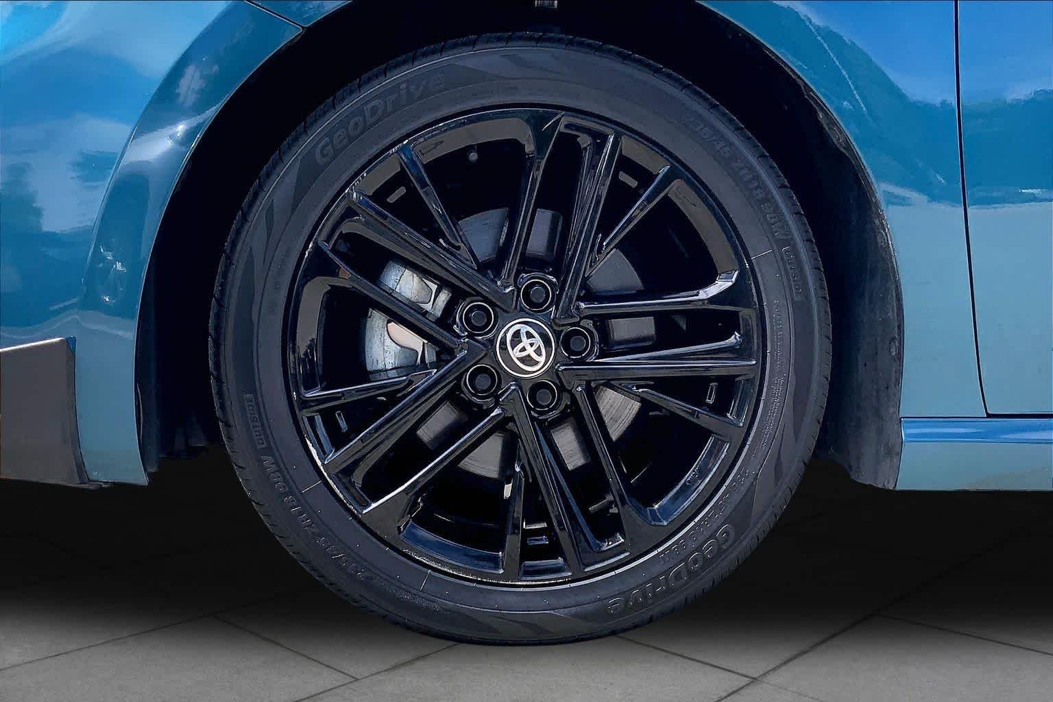 Used 2025 Ocean Gem Toyota SE image 11