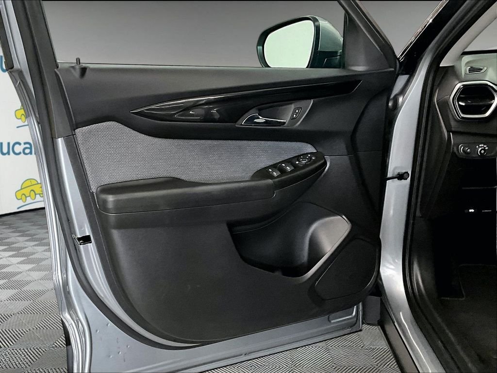 Used 2025 Sterling Gray Metallic Chevrolet LT image 9