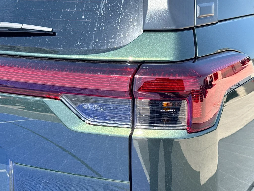 New 2026 DEEP EMERALD GREEN PEARL Subaru Limited image 34