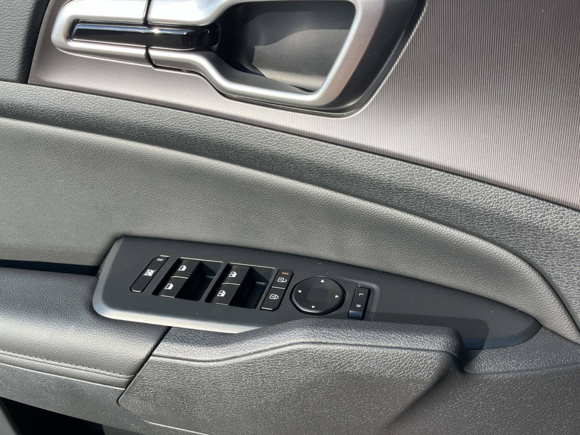New 2027 Ebony Black Kia EX image 25