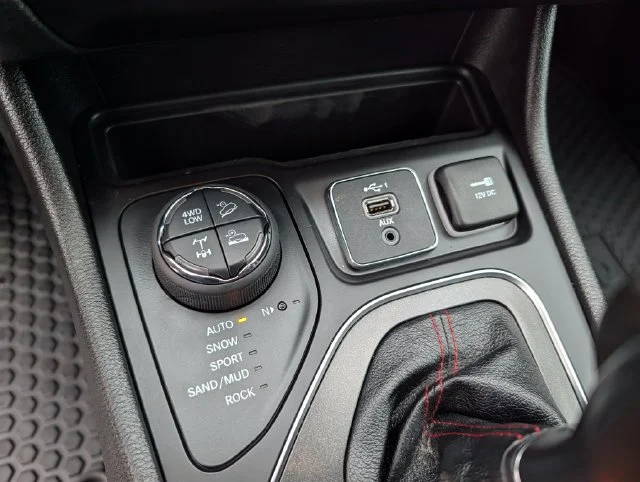 Used 2021 Black Jeep Trailhawk image 25