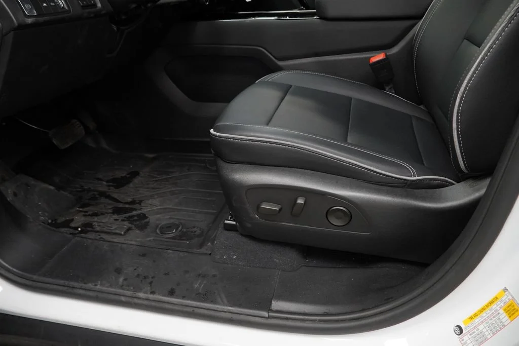New 2026 Summit White Chevrolet LT - Extended Range image 21