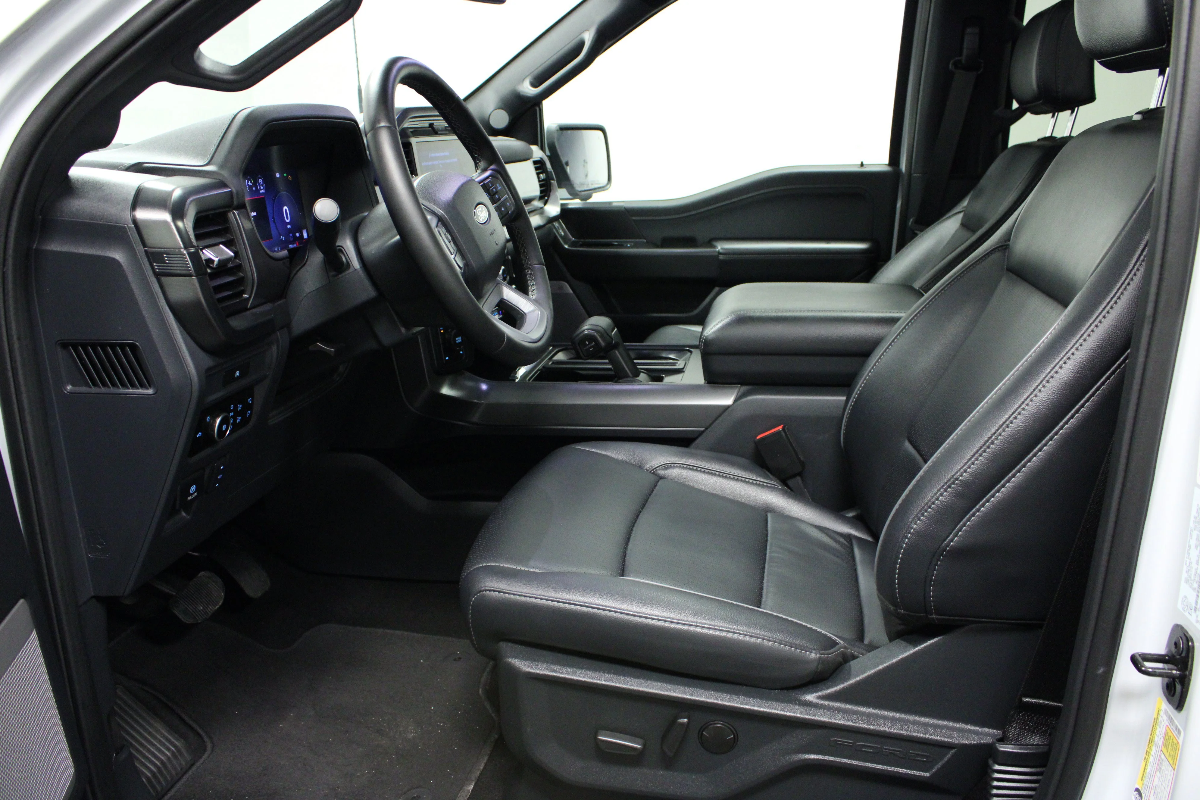 Used 2025 Space White Metallic Ford LARIAT image 17