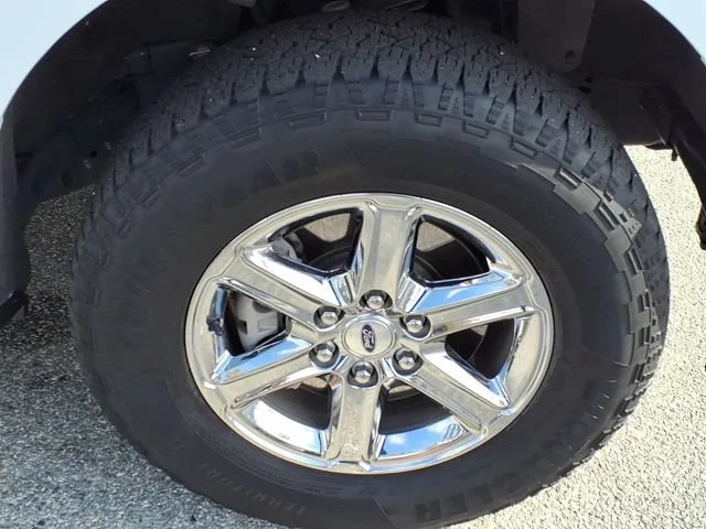 Used 2025 Oxford White Ford XLT image 3