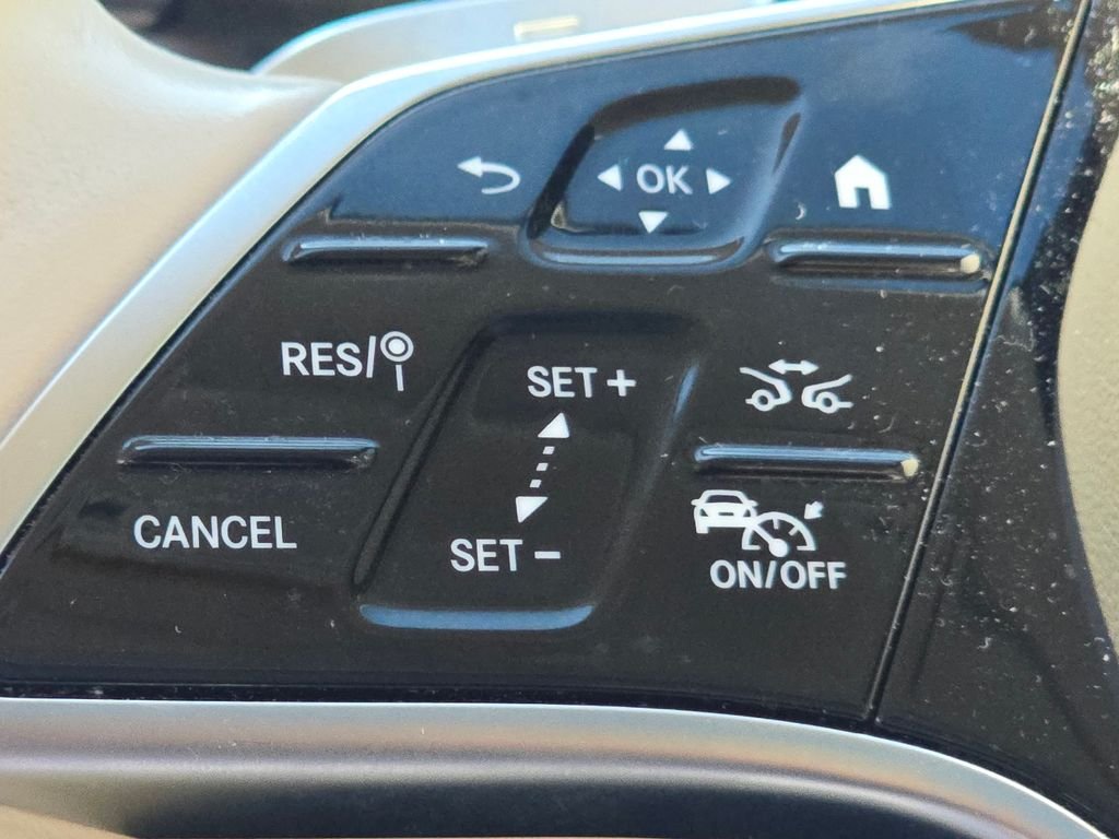 Used 2022 Polar White Mercedes-Benz 450 image 34