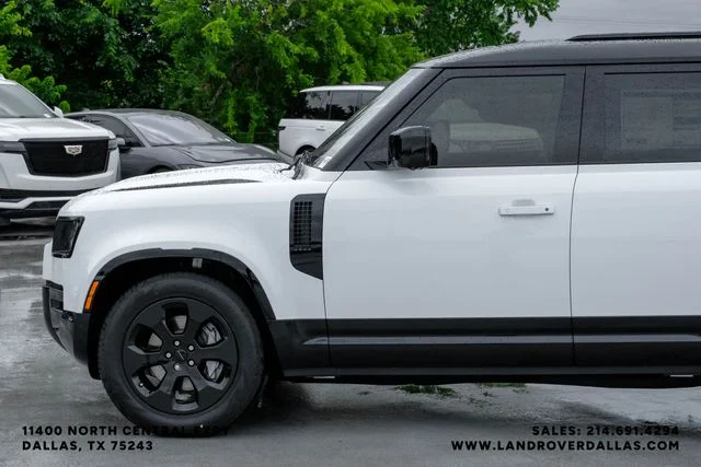 New 2026 Fuji White Land Rover X-Dynamic SE image 12