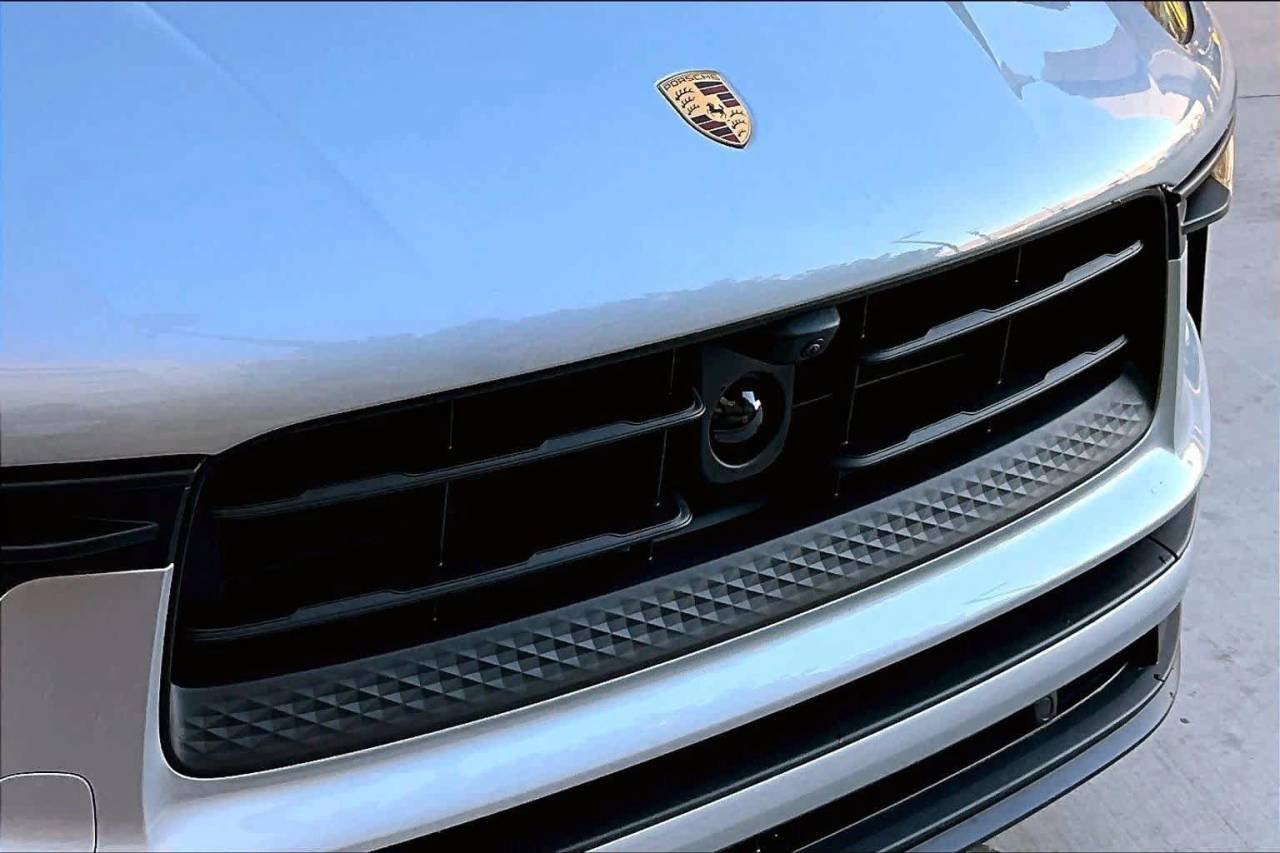 2026 Porsche Macan T - Photo 23