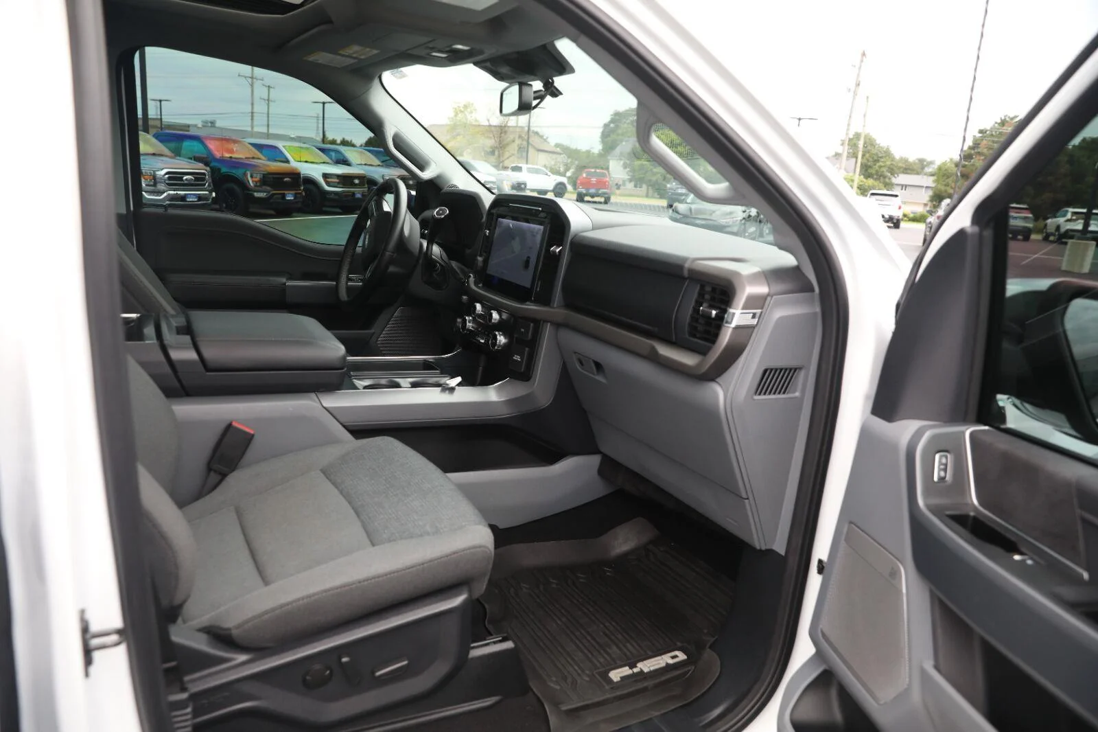 Certified Used 2024 Oxford White Ford XLT image 31